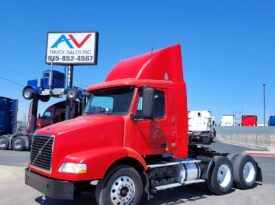 HAVE 2 IN STOCK!!! 2006 VOLVO VN DAYCAB