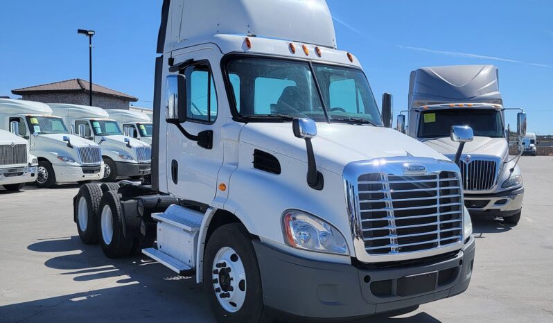 HAVE 4 IN STOCK 2016 FREIGHTLINER CASCADIA DAYCAB full