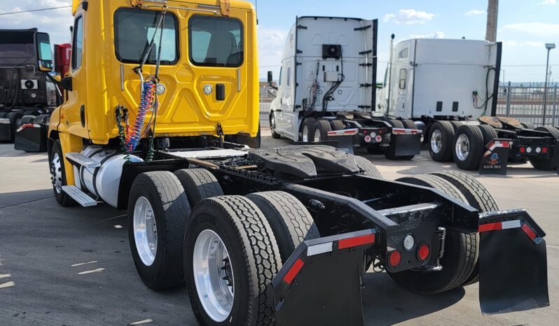 2015 FREIGHTLINER CASCADIA full