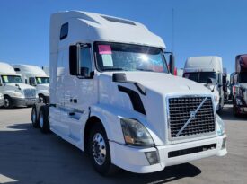 2011 VOLVO VNL