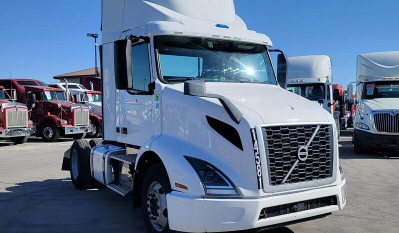 HAVE 2 IN STOCK!!! 2019 VOLVO VNR DAY CAB full