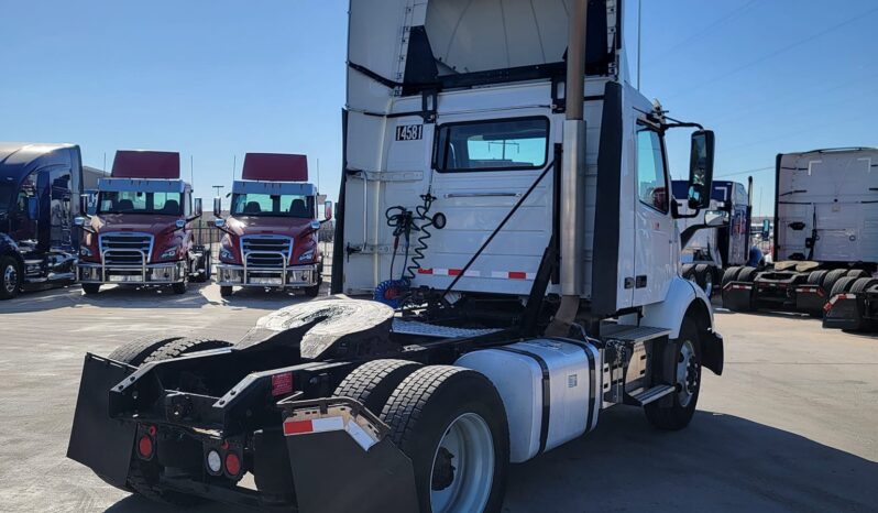 HAVE 2 IN STOCK!!! 2019 VOLVO VNR DAY CAB full