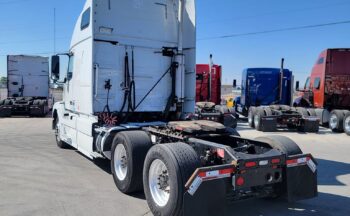 2011 VOLVO VNL