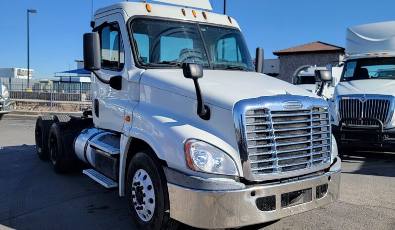 2015 FREIGHTLINER CASCADIA DAY CAB full