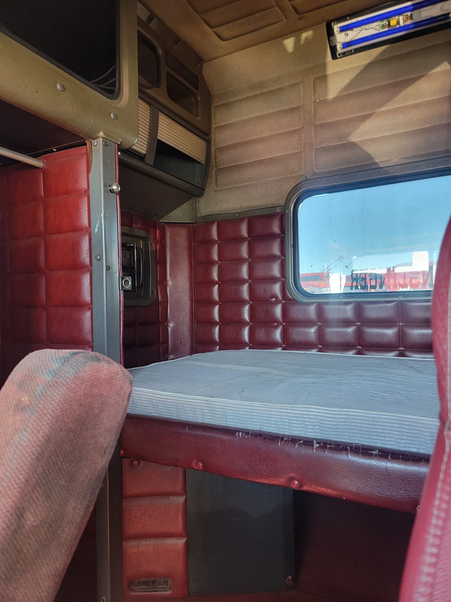 
										1994 PETERBILT 379 full									