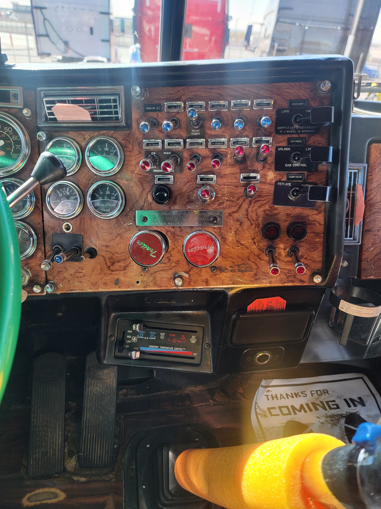 
										1994 PETERBILT 379 full									