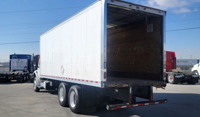 
								2015 FREIGHTLINER BOX TRUCK 24′ full									