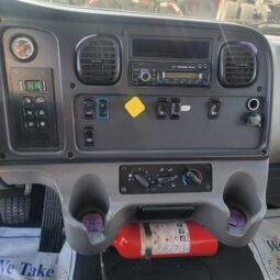 
										2015 FREIGHTLINER BOX TRUCK 24′ full									